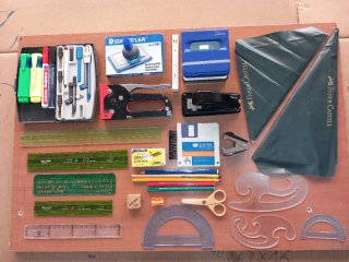 Material de oficina y dibujo variado
