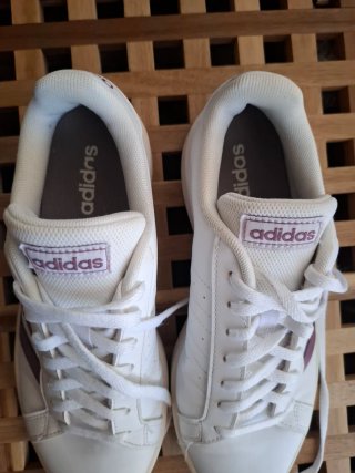 Zapatillas Adidas Blancas y Moradas