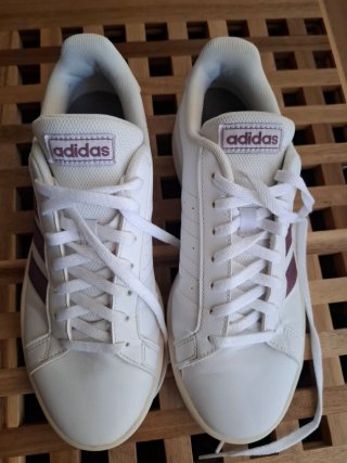 Zapatillas Adidas Blancas y Moradas