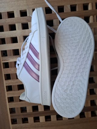 Zapatillas Adidas Blancas y Moradas