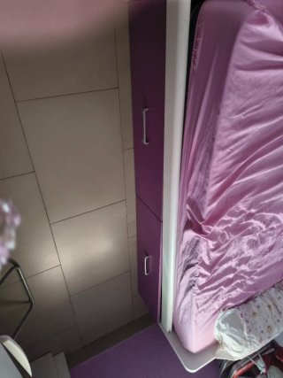 Dormitorio juvenil morado y rosa