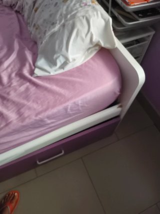 Dormitorio juvenil morado y rosa