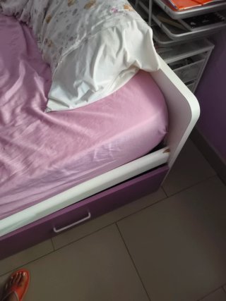Dormitorio juvenil morado y rosa