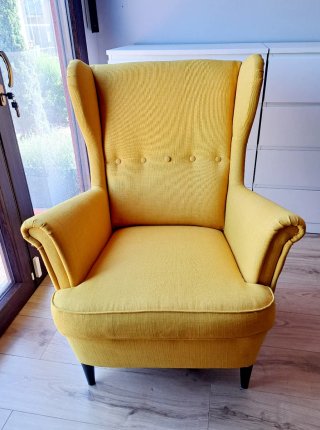 Sillón orejero STRANDMON Ikea amarillo