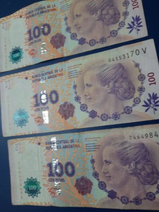 Argentina, 3 billetes bastante circulados.