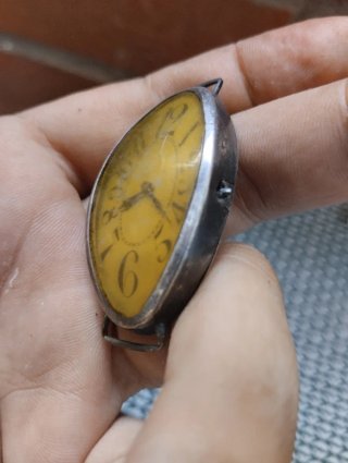 Reloj de cuerda de plata antiguo