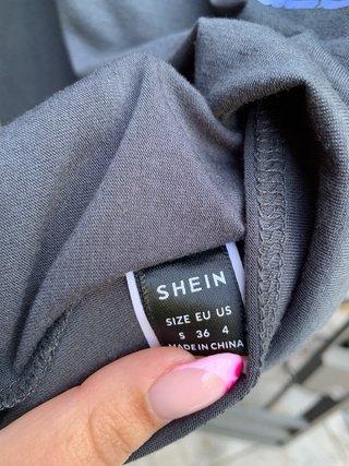 Camiseta gris de manga corta