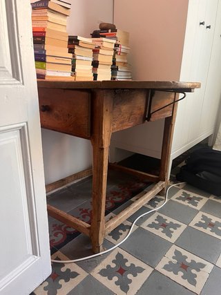 Mesa plegable redonda antigua de madera