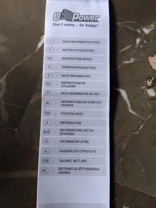 Deportivas de seguridad negras y verdes