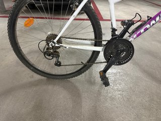 Bicicleta B-Twin Rockrider 300