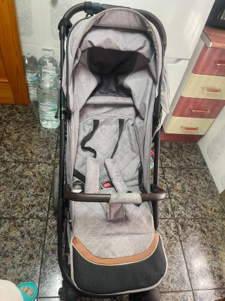 Silla de paseo bebé gris