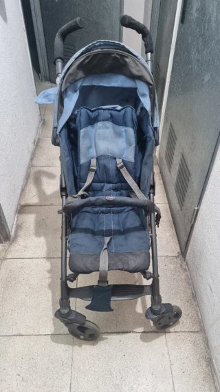 Carrito de bebé azul