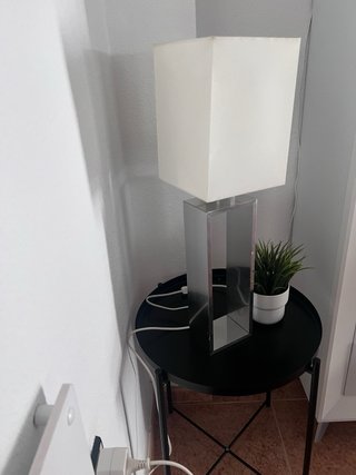 Lámpara de mesa moderna plateada