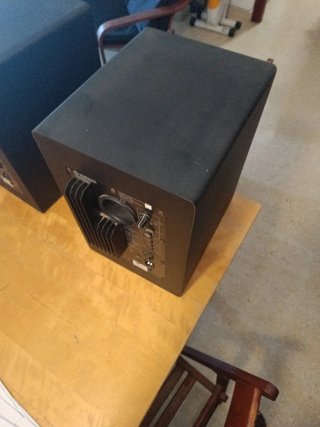 Monitores Yamaha HS80M + Soportes Milenium