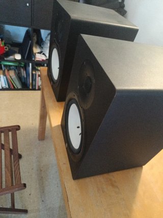 Monitores Yamaha HS80M + Soportes Milenium