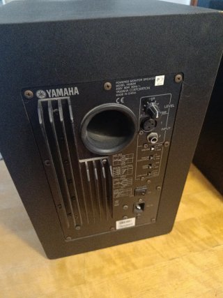 Monitores Yamaha HS80M + Soportes Milenium
