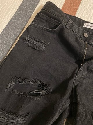 Bershka Vaqueros Cortos Negros Rotos