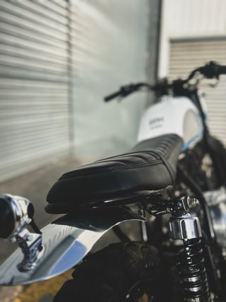 YAMAHA SR250 SRM ED.004 · BRAT STYLE · RESTAURADA