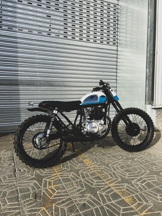 YAMAHA SR250 SRM ED.004 · BRAT STYLE · RESTAURADA