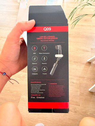 Gimbal Q09 con luz LED y trípode