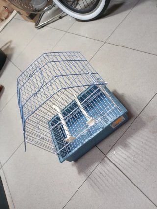 Jaula para pájaros en buen estado