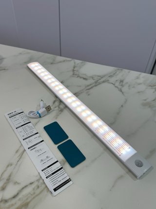 Luce LED con sensore di movimento
