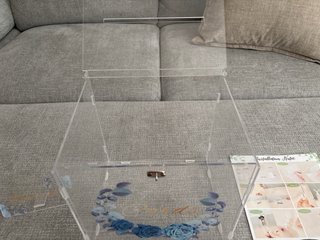 Caja de Regalo Acrílica con Cerradura y Decoración