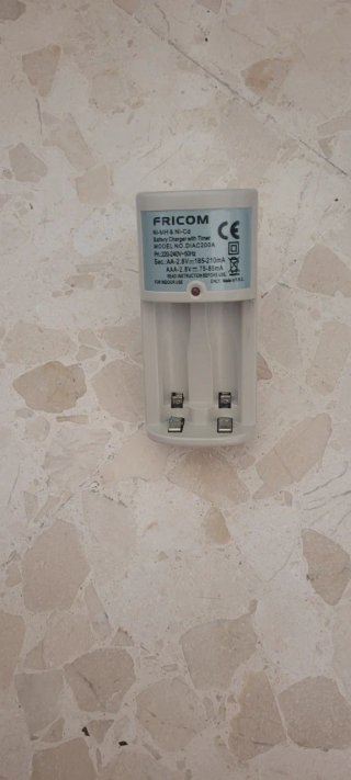Cargador Pilas FRICOM Ni-MH/Ni-Cd DIAC200A