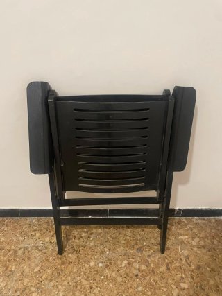 Silla de madera plegable negra
