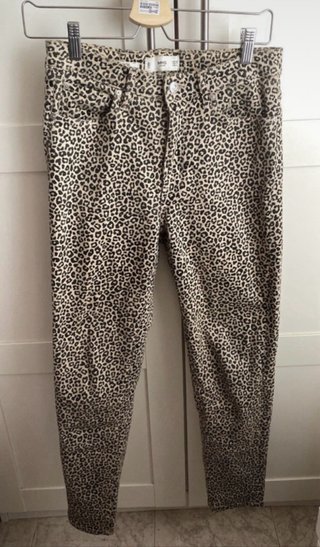 Pantalones estampado leopardo Mango