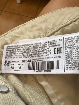 Bermudas Mango Beige Tachuelas