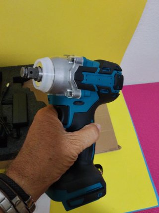 Llave de impacto 21V 520Nm + 2 baterías