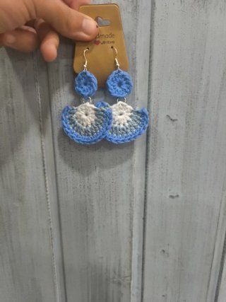 Pendientes crochet azules y blancos