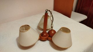 Lámpara de madera con pantallas