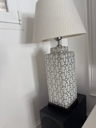 Lámpara de mesa cerámica diseño geométrico