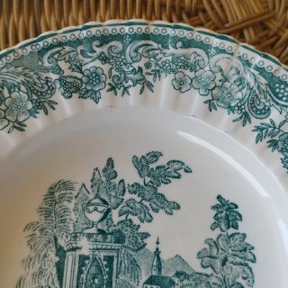 Plato antiguo porcelana decoración verde
