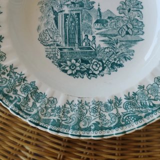 Plato antiguo porcelana decoración verde