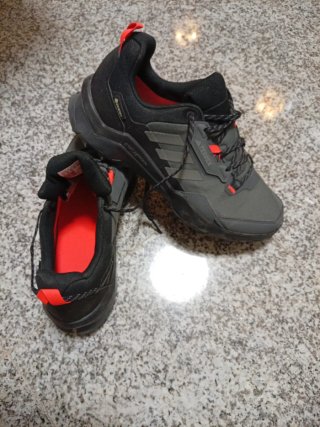 Zapatillas T-Rex Grises y Rojas