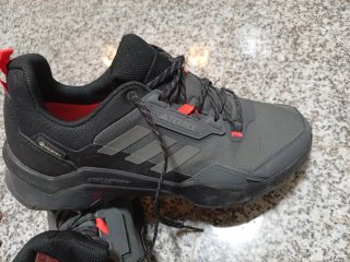 Zapatillas T-Rex Grises y Rojas
