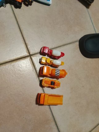 Lotto di macchinine giocattolo