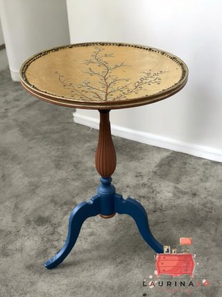 Tavolino decorato a mano oro e blu