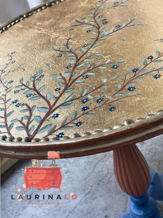 Tavolino decorato a mano oro e blu