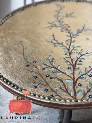 Tavolino decorato a mano oro e blu