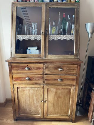 Armario antiguo salón restaurado