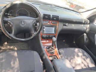 Mercedes-Benz Clase C 2004