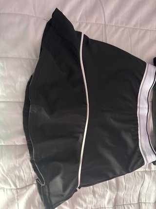 Conjunto deportivo negro y blanco talla S
