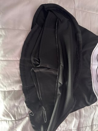 Conjunto deportivo negro y blanco talla S