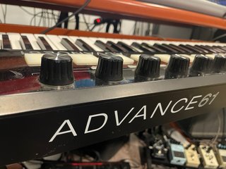 Teclado MIDI AKAI Advance 61