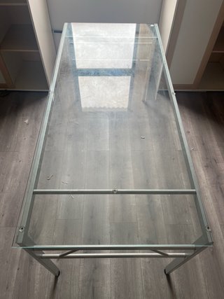 Mesa de cristal templado y metal