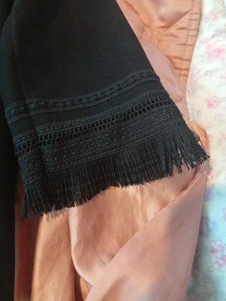 Chaqueta negra con flecos Talla XL